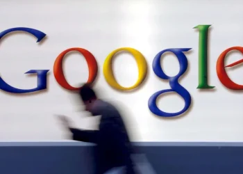 Los periódicos franceses denuncian a Google por sus resúmenes de prensa hechos con IA