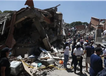 Terremoto en Colombia deja al menos 132 muertos y 570 heridos; continúa búsqueda de sobrevivientes