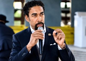 Oscar Abreu cuestiona la interrupción del Premio Nacional de Artes Visuales: “Un país que deja de honrar a sus artistas comienza a olvidar su historia”