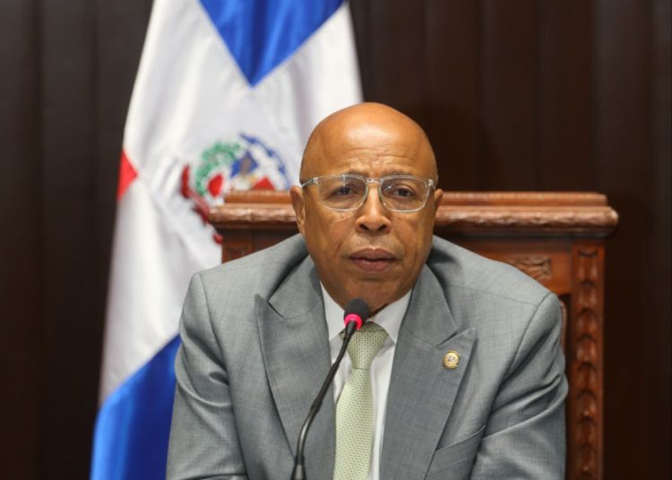 Pacheco a vocero de Fuerza del Pueblo: “Usted quiere estrenarse peleando, vamos a pelear”