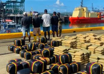 Panamá incauta 600 paquetes de droga en operaciones en el Caribe y el Pacífico