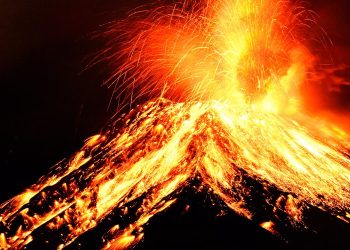 Tres grandes volcanes registran actividad eruptiva y generan atención internacional