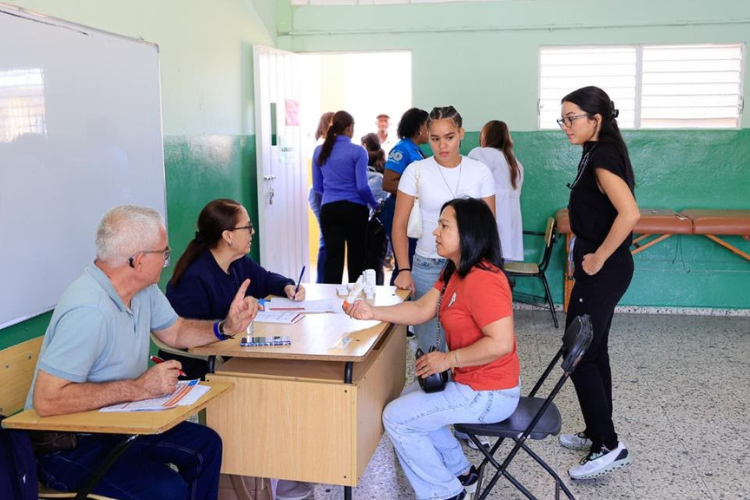 Rehabilitación y el HOMS brindan  servicios de salud gratuitos en Constanza