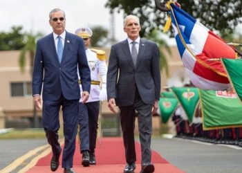 Abinader recibe en el Palacio Nacional al presidente de Honduras, Nasry Asfura