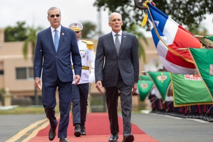 Abinader recibe en el Palacio Nacional al presidente de Honduras, Nasry Asfura