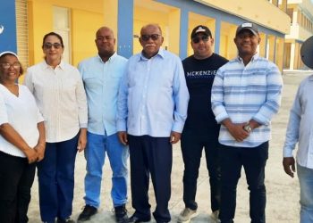 Gobierno responde al deterioro de las vías de acceso al Liceo Experimental UASD en Azua