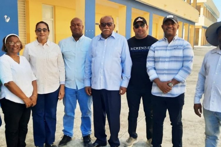 Gobierno responde al deterioro de las vías de acceso al Liceo Experimental UASD en Azua