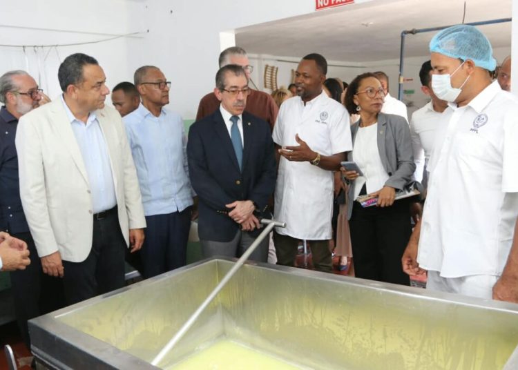 UASD inaugura planta procesadora de lácteos y moderniza laboratorio de alimentos