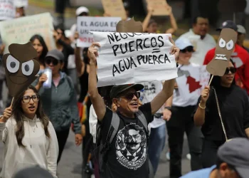 “Agua KK Fest”: habitantes de Guadalajara protestan por agua contaminada con residuos fecales