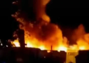 Incendio en vertedero de Cancino Adentro cubre de humo a sectores de Santo Domingo Este