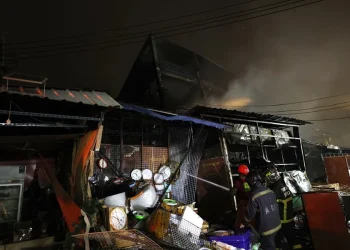 Se incendia un centro comercial de un popular barrio de Bangkok
