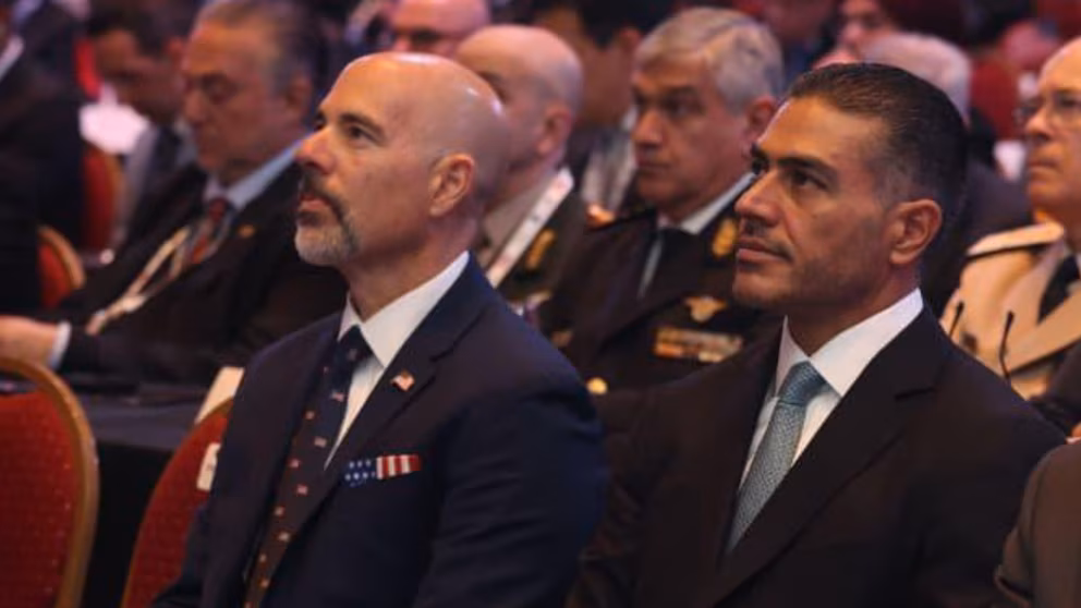 Jefe de la DEA llama a Harfuch “socio de confianza y buen amigo de Estados Unidos” en cumbre de Buenos Aires