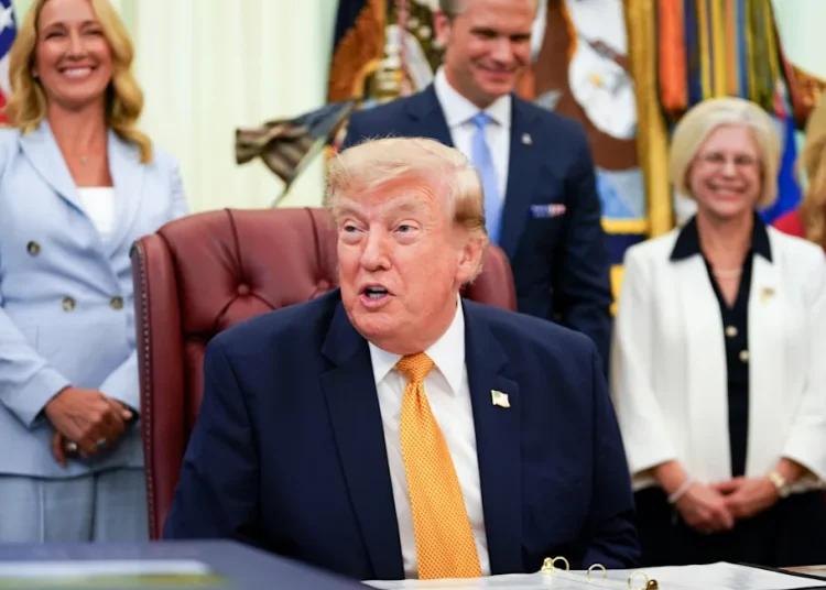 Trump advierte a Irán de un «golpe muy duro» si retrocede en las negociaciones