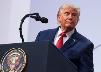 Trump dice que no intenta «forzar» a Irán a negociar e insta al pueblo iraní a sublevarse