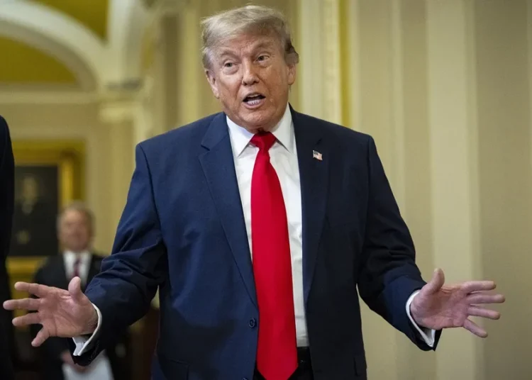 Trump dice que Irán se está derrumbando mientras EE. UU. prepara nuevas sanciones