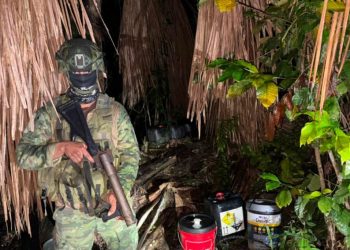 Ecuador: hallan ocho cadáveres decapitados en una fosa junto a una mina ilegal en Pucará, Azuay