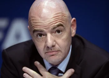 UEFA, AFC y CONCACAF exigen transparencia a la FIFA y cuestionan su manejo del fútbol mundial