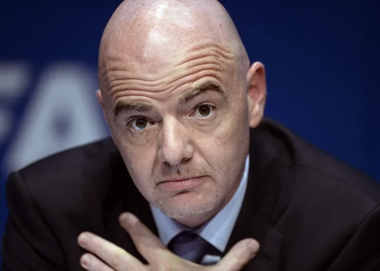 UEFA, AFC y CONCACAF exigen transparencia a la FIFA y cuestionan su manejo del fútbol mundial