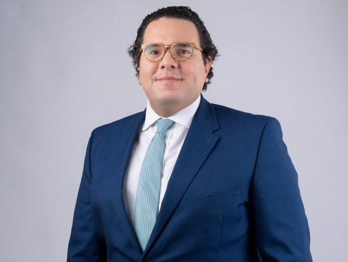 Víctor Livio Enmanuel Cedeño Brea: perfil y trayectoria del nuevo superintendente de Bancos