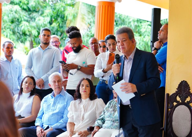 Leonel propone modernizar los controles fronterizos y reorganizar los mercados binacionales