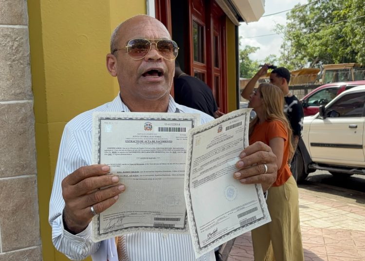 Ciudadano denuncia presunta alteración fraudulenta de su identidad y anuncia acciones legales