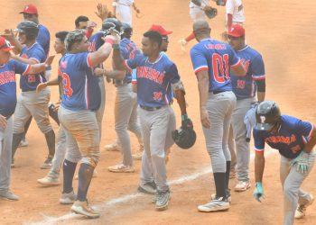 Panamá deja en el terreno a México con remontada de tres carreras
