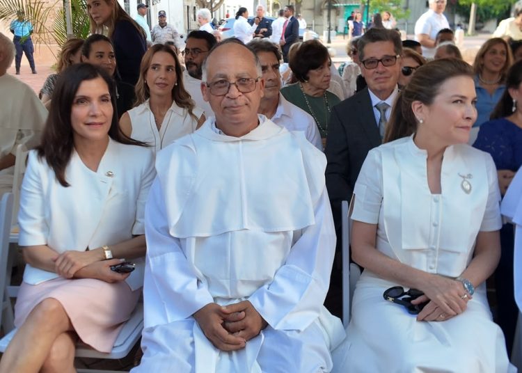 Santo Domingo conmemora 528 años de fundación con escultura de Santo Domingo de Guzmán
