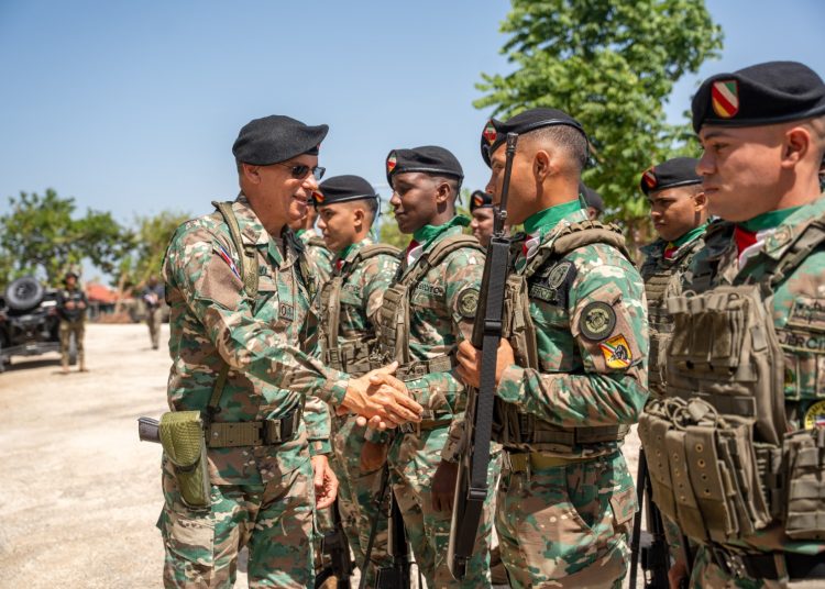 Comandante del Ejército reinaugura el puesto militar Aniceto Martínez tras su remodelación en Hondo Valle