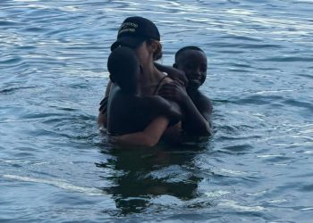 Shakira llevó a los bailarines de Ghetto Kids a la playa por primera vez; así se despidió la artista de las vacaciones junto a los chicos
