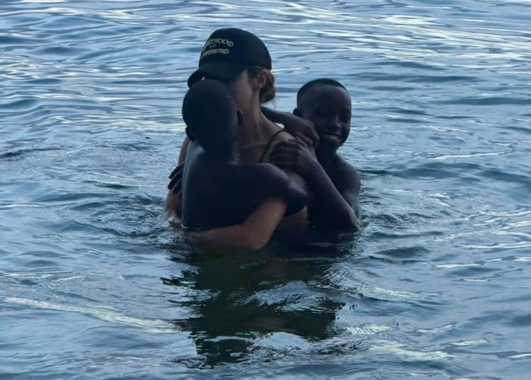 Shakira llevó a los bailarines de Ghetto Kids a la playa por primera vez; así se despidió la artista de las vacaciones junto a los chicos