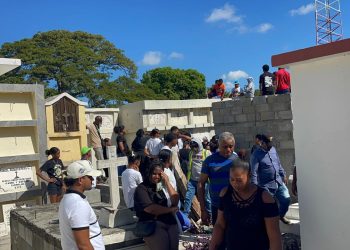 Tragedia en Villa González: niño de 9 años muere electrocutado mientras volaba una chichigua