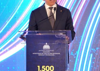 Rector Asjana David destaca alianza entre la UASD y el Estado durante entrega de 6,500 Becas de Excelencia sin Barreras