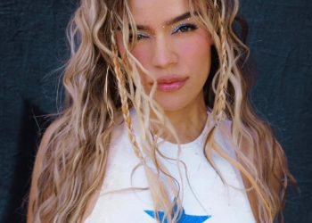 El sexto álbum de estudio de Karol G, “No Me Arrepiento de Sentir Tanto” ya está en el aire