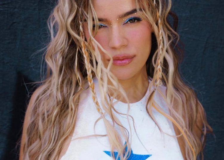 El sexto álbum de estudio de Karol G, “No Me Arrepiento de Sentir Tanto” ya está en el aire
