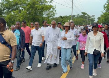 Cientos de feligreses parten desde Bayaguana hacia Higüey en tradicional peregrinación