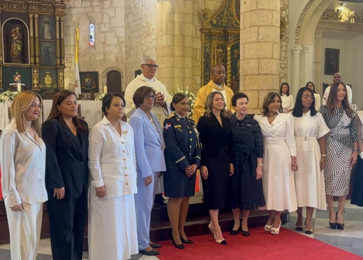 Ministerio de la Mujer conmemora con misa 44 años de trabajo por los derechos de las mujeres
