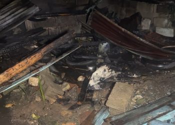 Incendio reduce a cenizas una vivienda en Monte Adentro, Salcedo