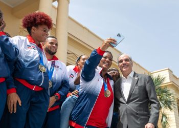 Abinader anuncia incentivos y PARNI para medallistas de Santo Domingo 2026