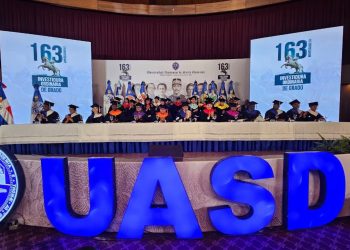 UASD gradúa 716 nuevos profesionales y los llama a ser “restauradores de la nación”