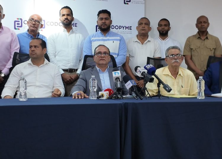 Adolcaza respalda evaluación de INABIE; aseguran fabricantes pueden cumplir con calzado escolar