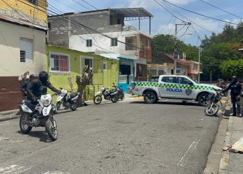 Joven de 24 años es asesinado a tiros en plena calle de Santiago