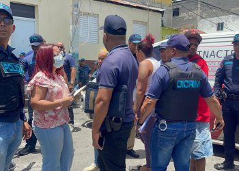 Cámaras de seguridad captan asesinato de joven de 24 años a manos de dos hombres en Santiago
