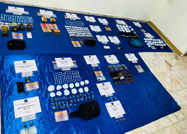 Golpean redes de microtráfico en el DN; arrestan 15 personas y sacan de las calles 10,000 gramos de drogas