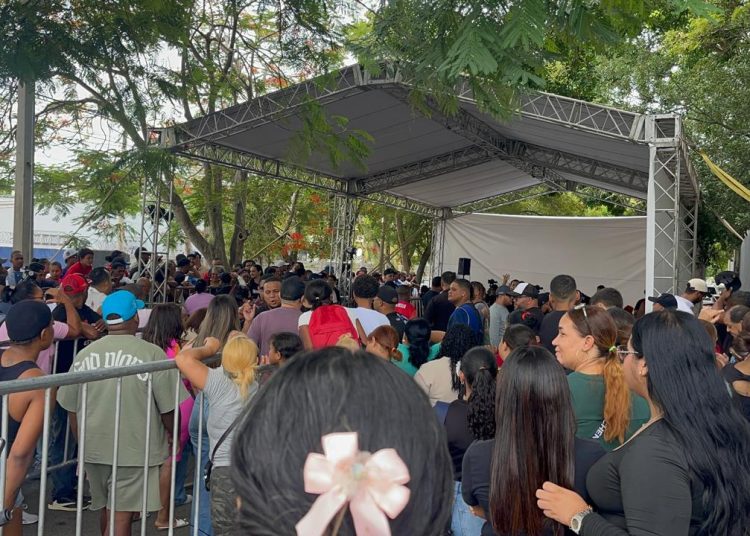 Multitudinario respaldo a Santiago Matías impulsa jornada de firmas de Dominicanos Primero