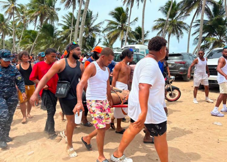 Recuperan cuerpo de joven de 19 años en playa Arroyo Salado, Cabrera
