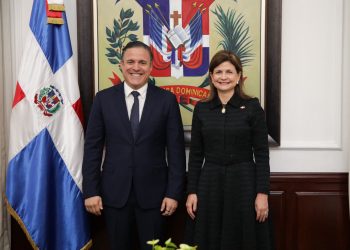 Raquel Peña juramenta a Jean Luis Rodríguez como nuevo ministro de Vivienda