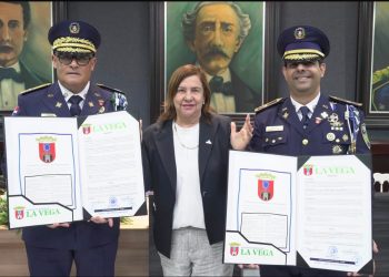 La Vega reconoce como hijos adoptivos y meritorios a oficiales de la Policía