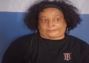 ¡Alarmante! Policía descubre presuntas drogas ocultas en comida para detenido en La Vega