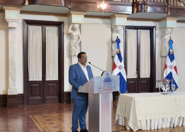 Pimentel dice habrá un “antes y después” en compras públicas con lanzamiento de Eficompras