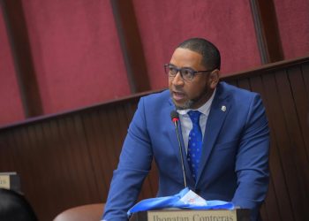 Diputado reconoce a atletas de Monte Plata y pide remozar instalaciones deportivas